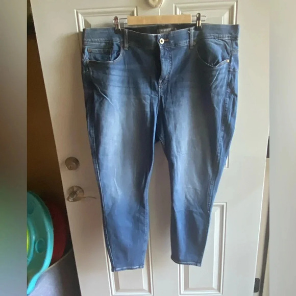 Torrid Denim Premium Denim Stretch Skinny Mid Rise Jeans Size 26R 46” X 28” - Picture 1 of 6